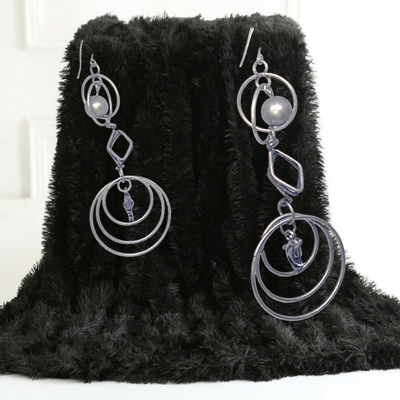 👣4/$20. Dangling Silver Tone Earrings with Dolphins - Picture 4 of 7